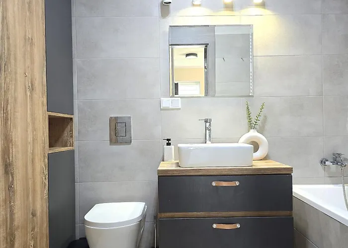 Apartment Marina Deluxe Ii - Garaz Podziemny, Widok Na Jezioro Z Kazdego Z 3 Pokoi, 70 M2, Netflix